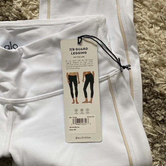 ALO Yoga 7/8 Airbrush White Leggings! - Picture 4 of 5